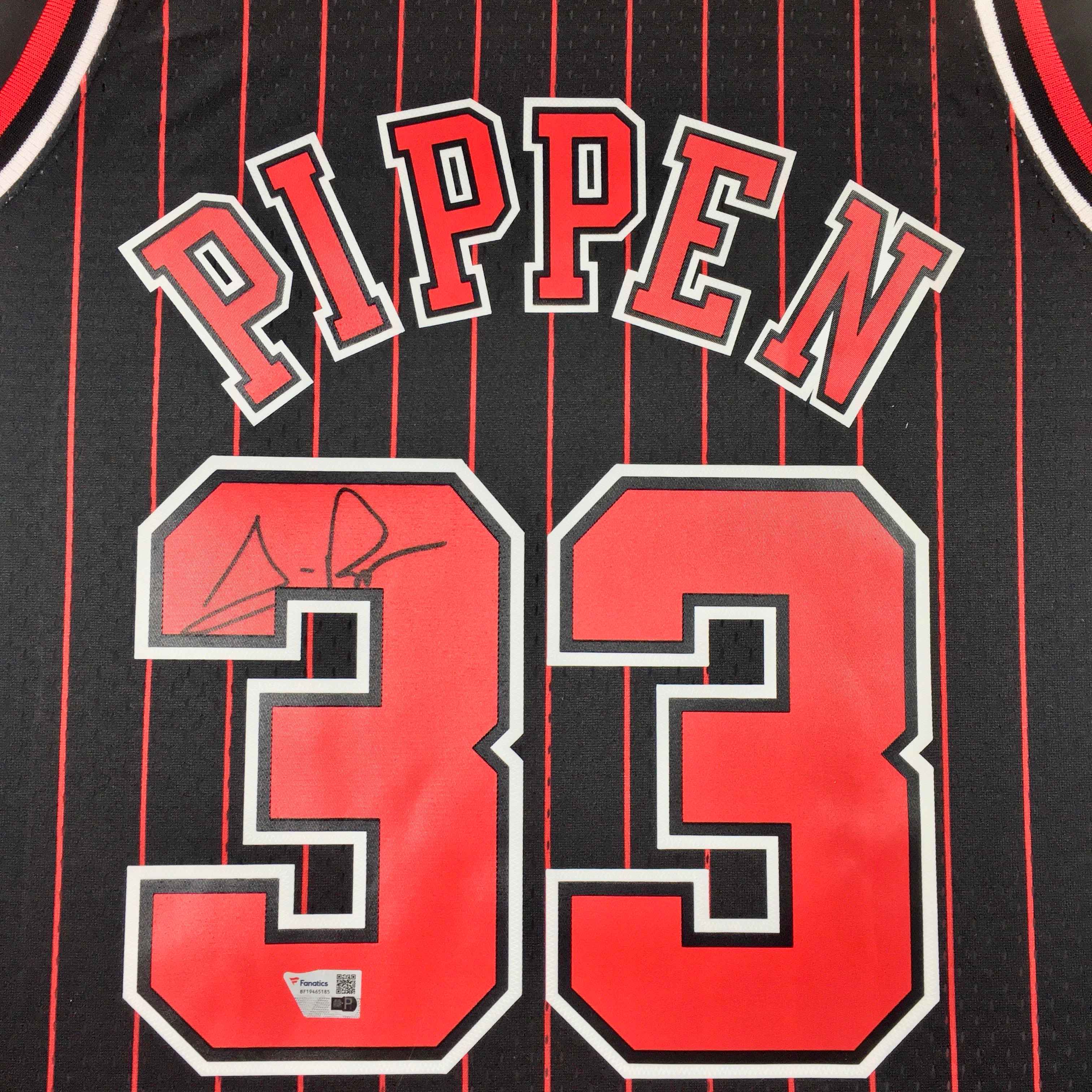 Scottie Pippen Signed Jersey Framed