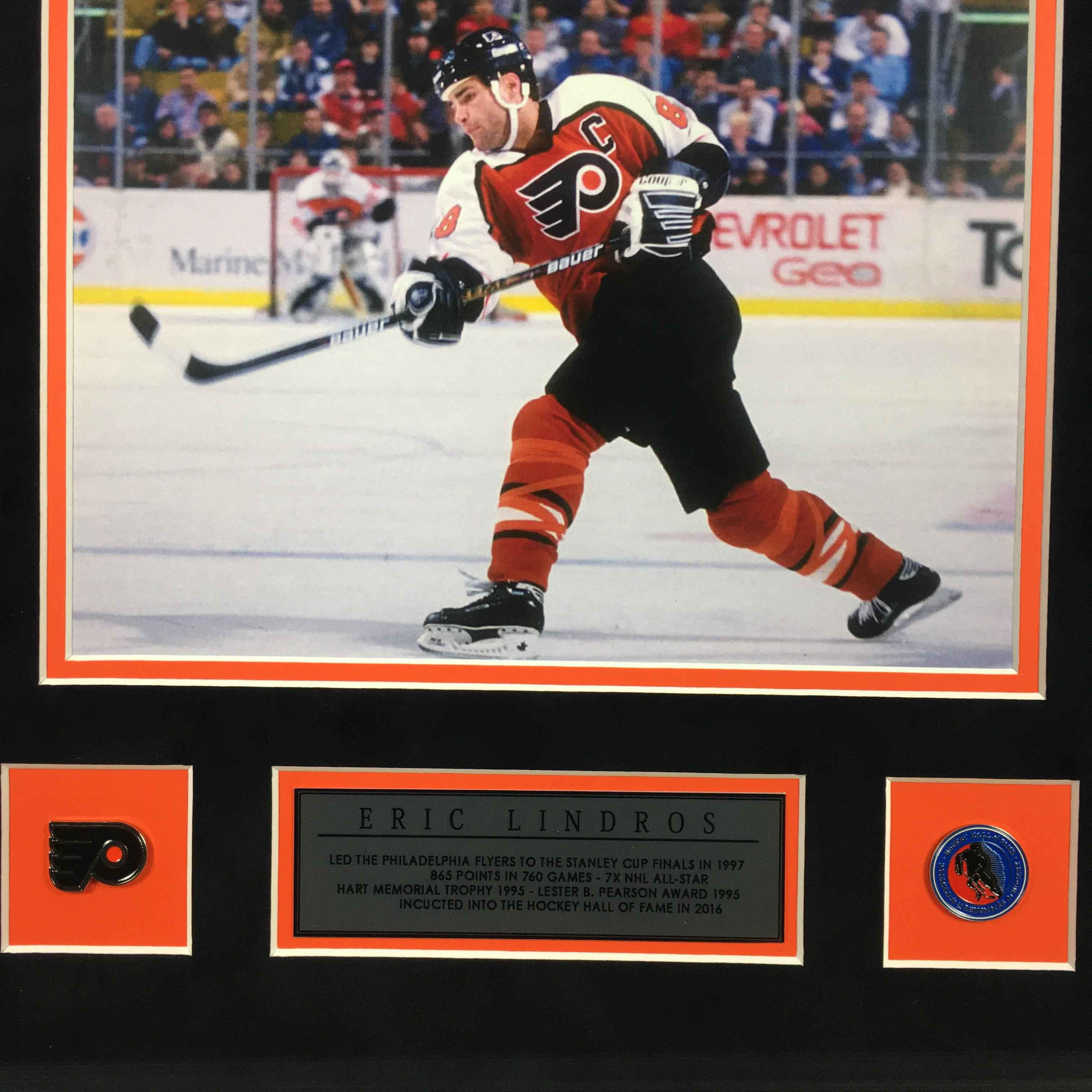 Eric Lindros Signed Jersey Framed