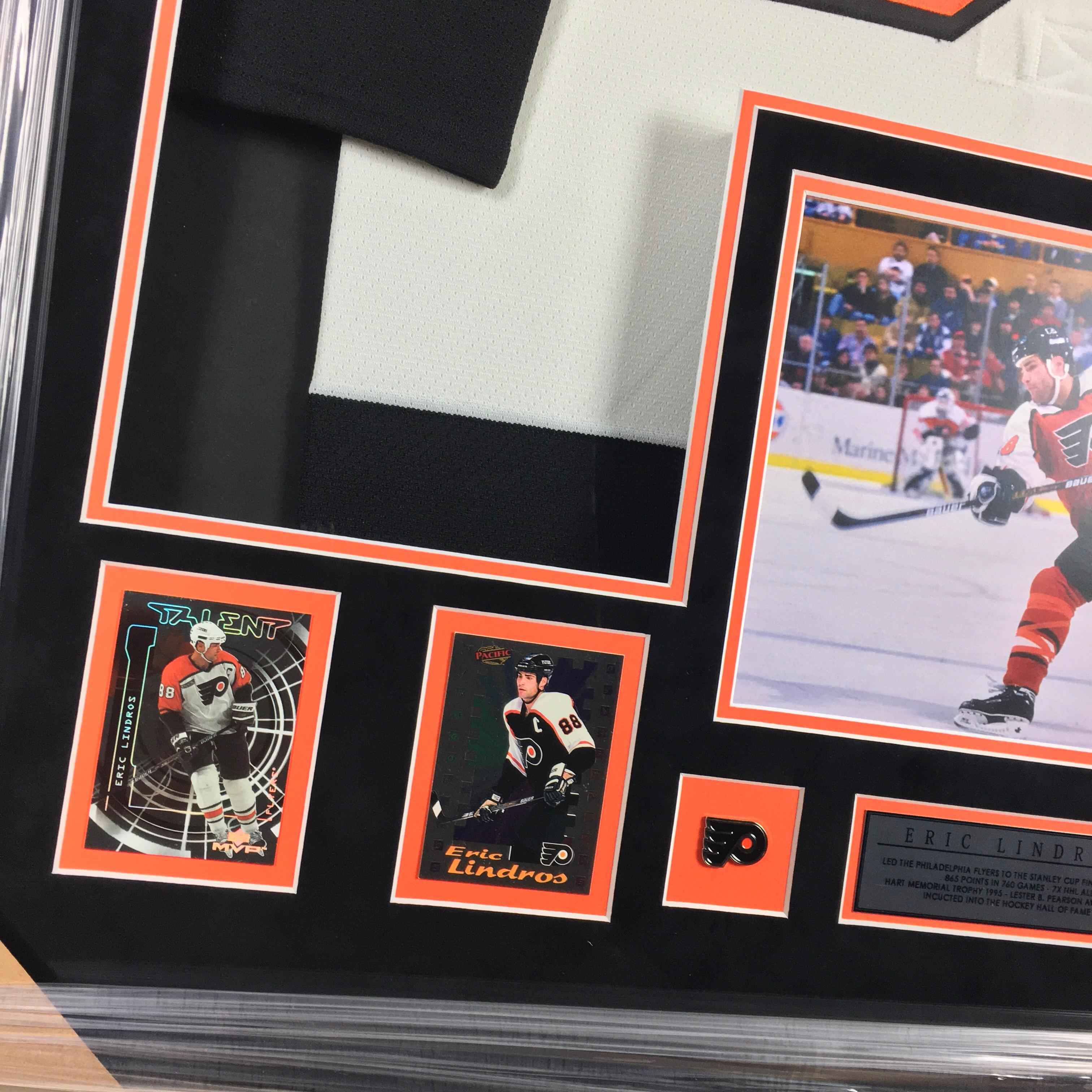 Eric Lindros Signed Jersey Framed