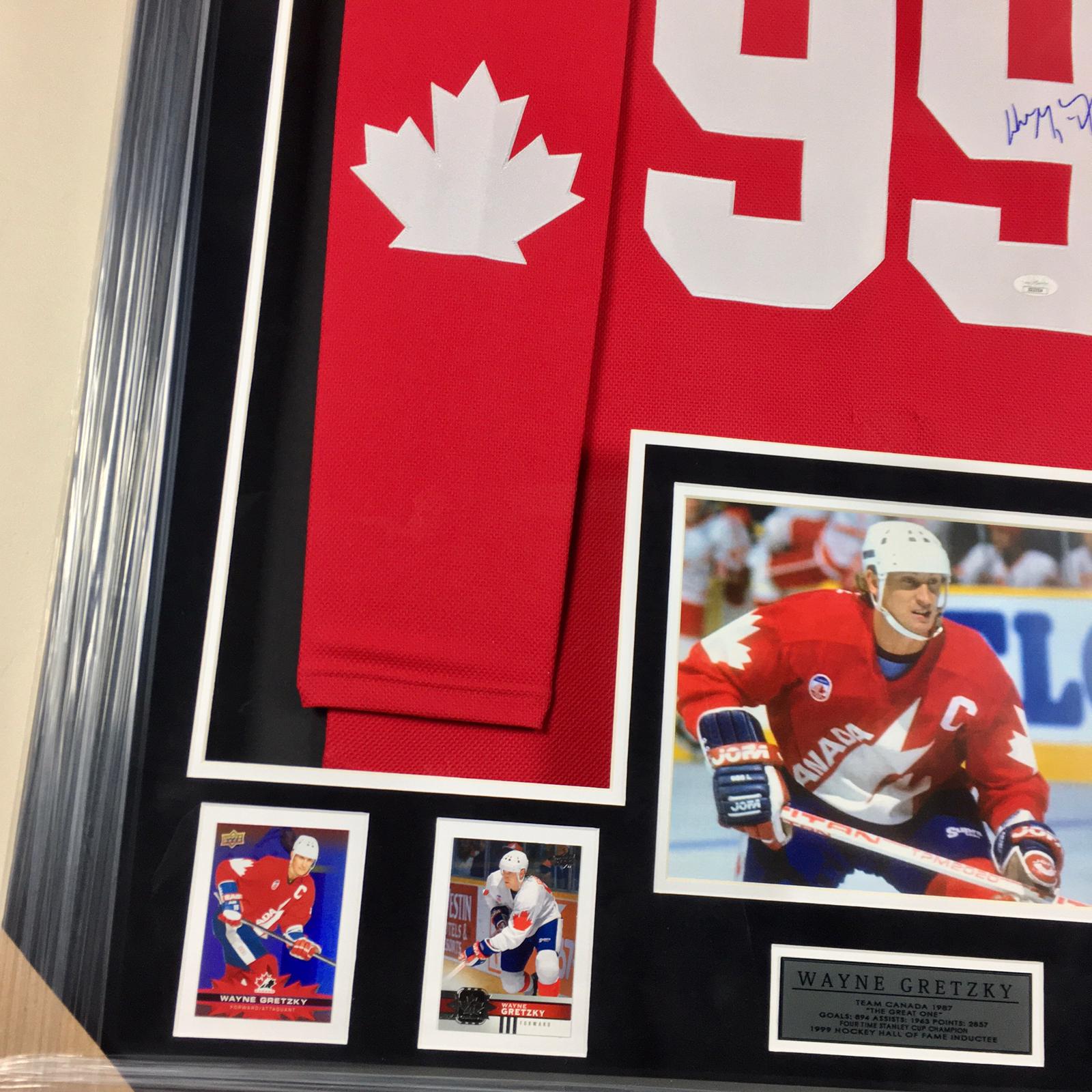 Wayne Gretzky Signed Jersey Framed