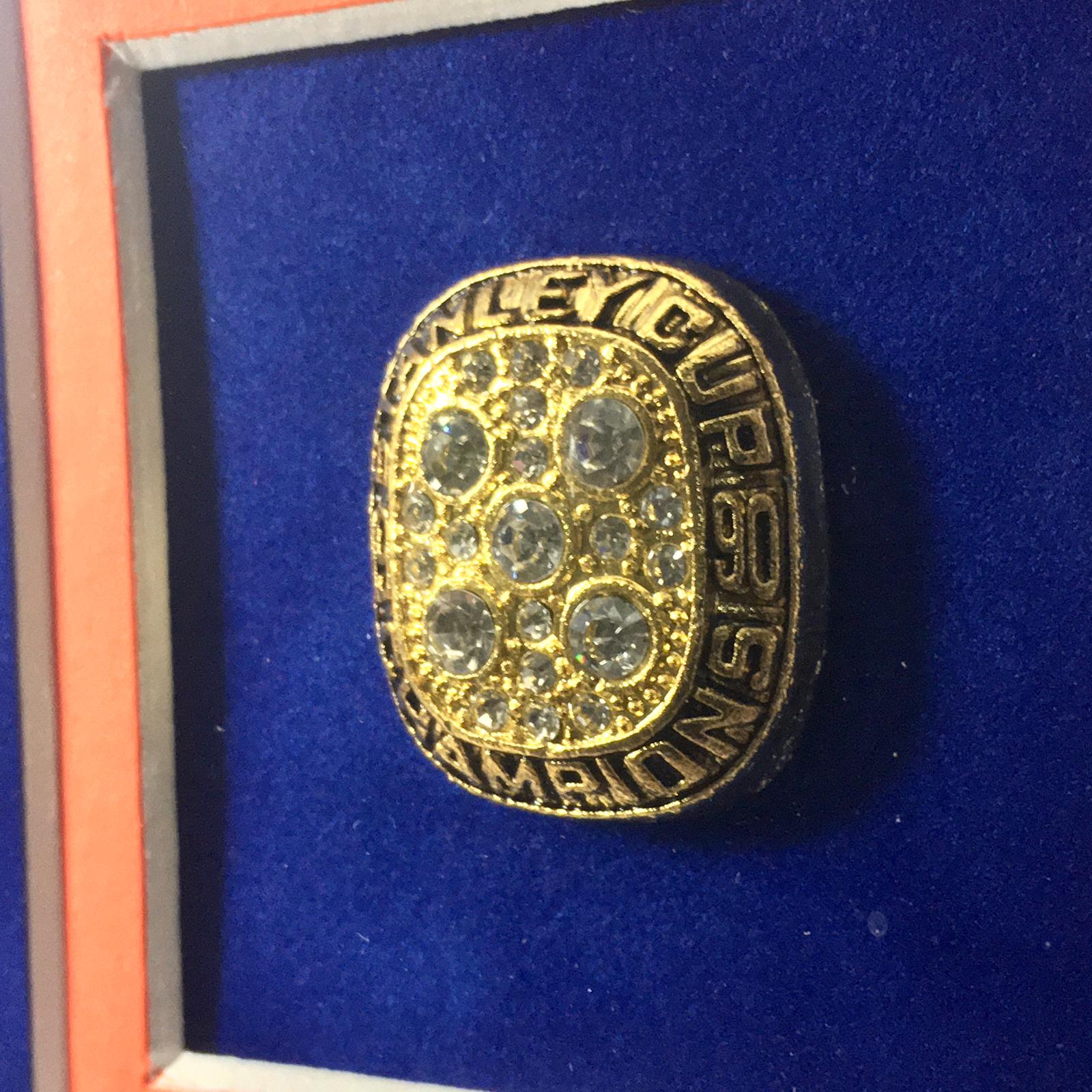 Wayne Gretzky Signed Jersey Framed