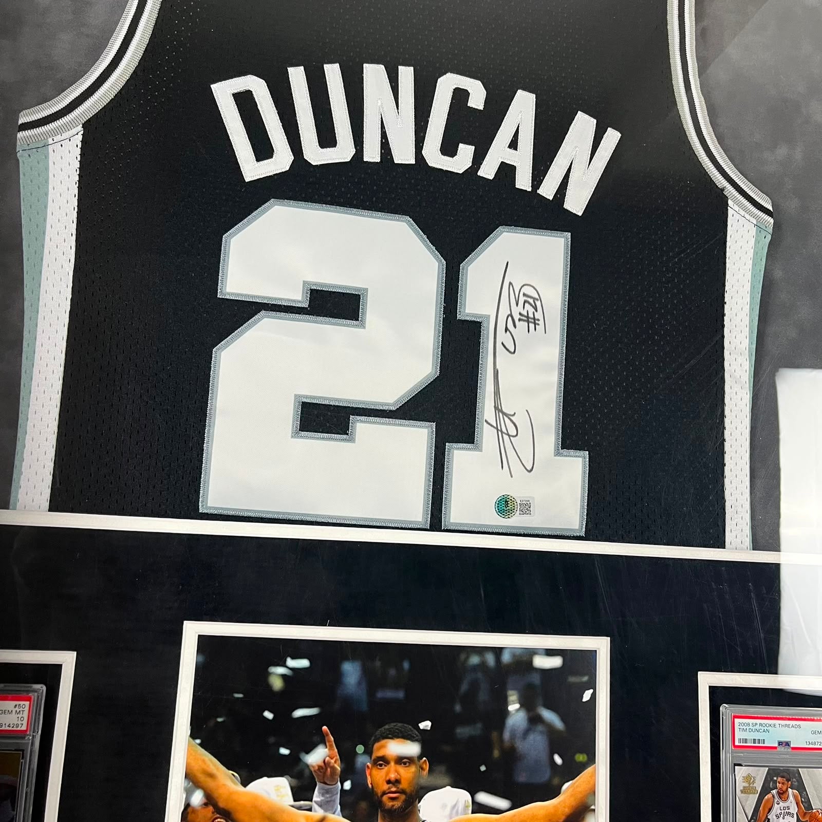 Tim Duncan Signed Jersey Framed